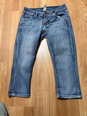 Rebel by Right Medium Wash Cropped Capri Jeans Contrast Stitch